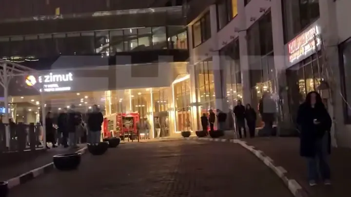 Из отеля в Москве по сигналу тревоги эвакуировали сотни постояльцев