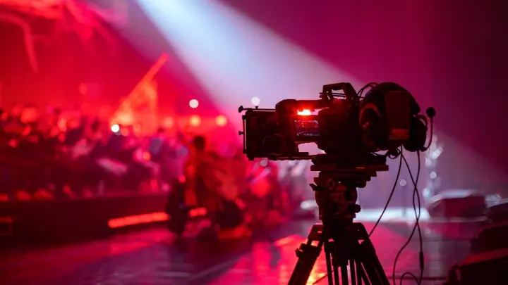 «Даше меня мало, а мне Даши много»: психолог объяснил, почему распалась звездная пара - Джарахов и Mona