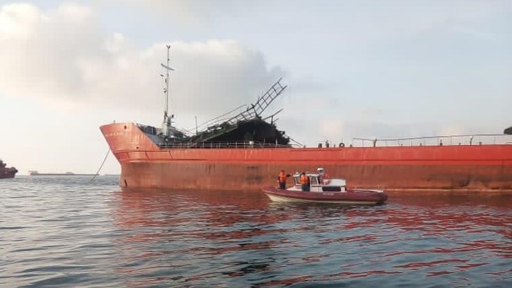 Поиски трех моряков со взорвавшегося танкера «Генерал Ази Асланов» продолжаются