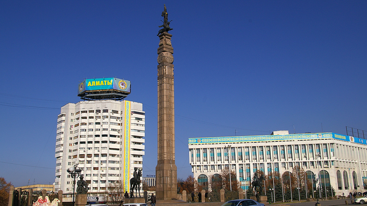 “Золотой человек” не казах?: В Казахстане развенчали мифы о главном символе республики