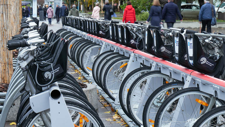 В Москве начали устанавливать станционные велосипеды для проката