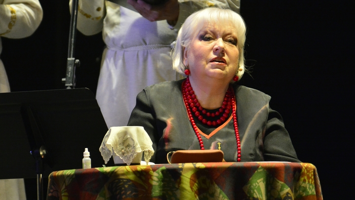 Больная раком Светлана Крючкова появилась на сцене: Актриса изменилась до неузнаваемости