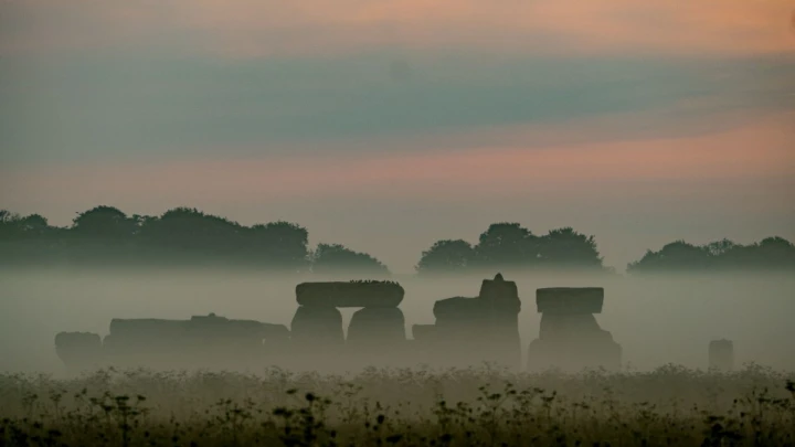 Деколонизация в школах Британии дошла до абсурда: Стоунхендж построили чернокожие