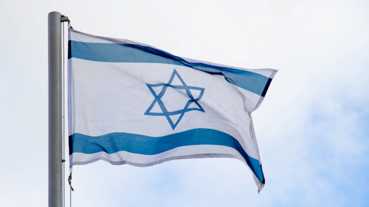 Израиль начал войну против чёрного нала: Власти ограничат хранение шекелей дома