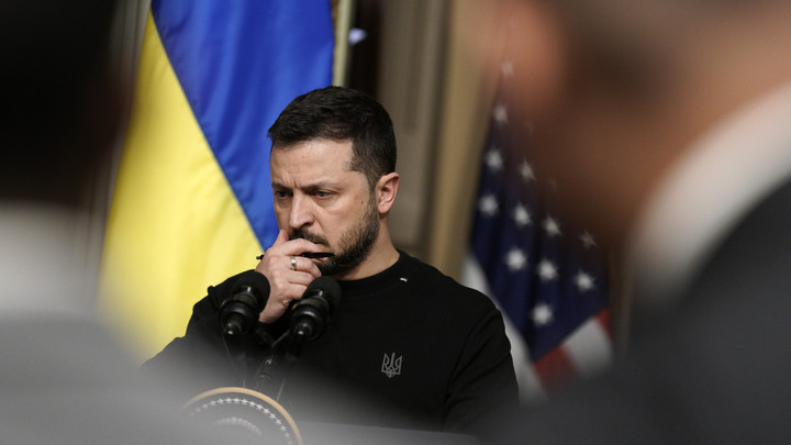 Киев допустил информационную ошибку: Западные СМИ разнесли Зеленского