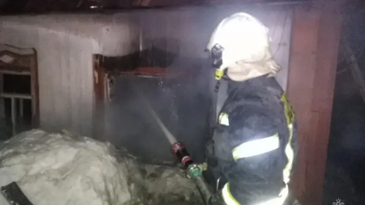 Двое взрослых и двое детей погибли в результате пожара в Алтайском крае