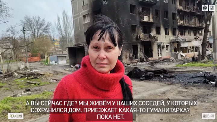 У жилого дома взорвался танк: Последствия жуткой битвы в Мариуполе попали на видео