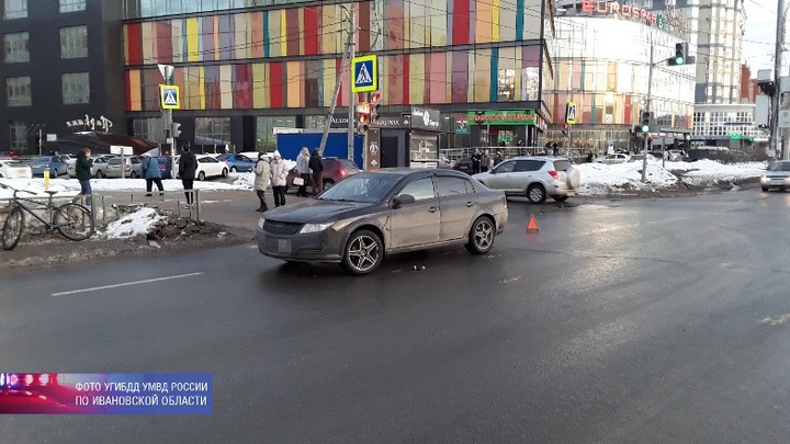 Курьер службы доставки на велосипеде 19 марта попал под машину в Иванове