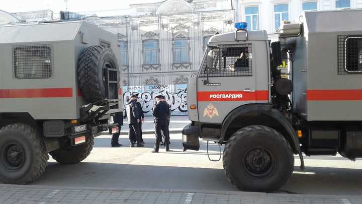 Несанкционированная акция в поддержку Навального 21 апреля в Екатеринбурге: онлайн-трансляция