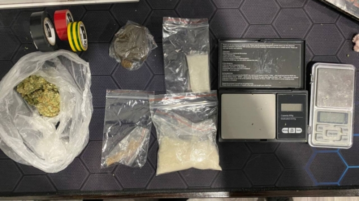 В Кемерове 18-летнего студента поймали с поличным за распространением «закладок»