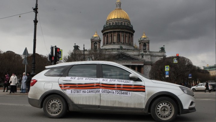 Георгиевская лента или суд и тюрьма: Русского в Эстонии поставили перед жёстким выбором