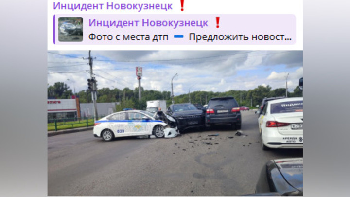 Патрульный автомобиль попал в жесткое ДТП в Новокузнецк