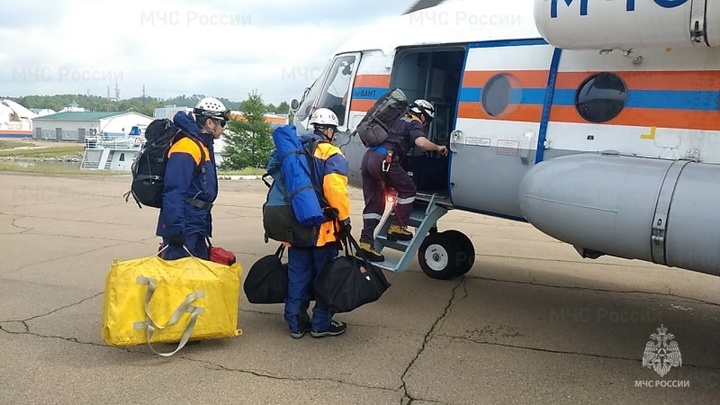 Спасатели продолжают поиск пропавших в Бурятии туристов
