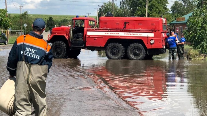 В Лабинском и Кавказском районах введён режим ЧС из-за непогоды