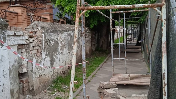В Краснодаре отреставрируют ограду Дворца наказного атамана