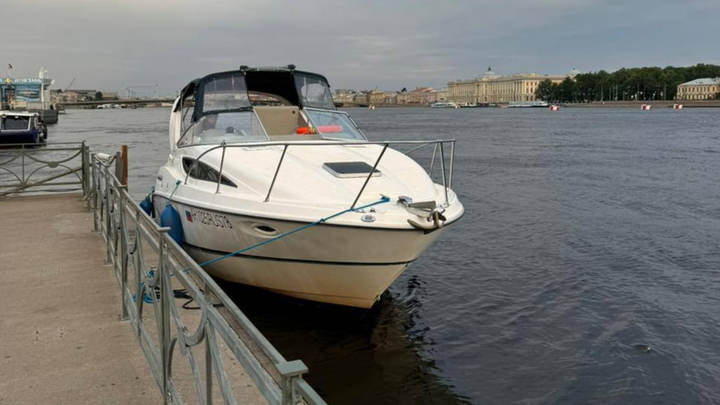 Судно с десятью детьми попало в аварию в акватории Невы