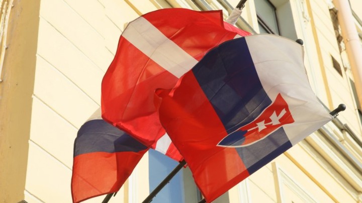 Посла России вызвали в МИД Словакии: Уничтожено кладбище русских воинов