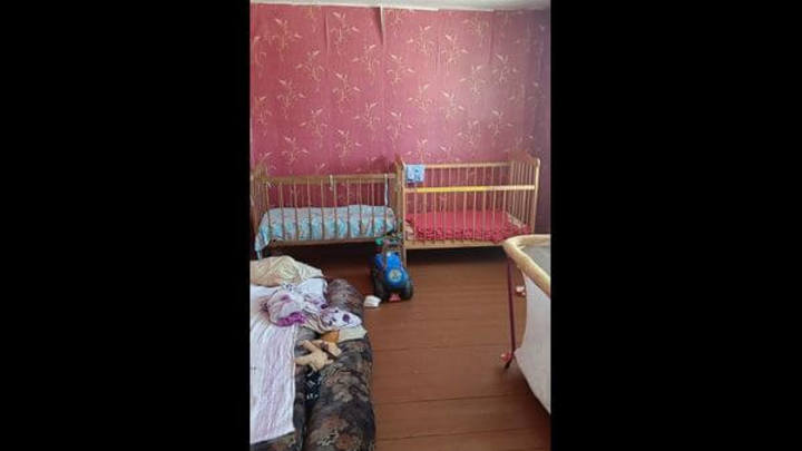 В Самарской области родители держали троих малышей взаперти, без одеял, подушек и впроголодь