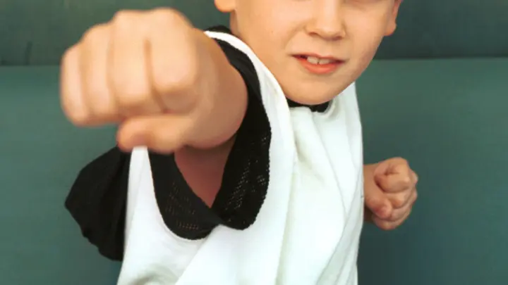 Жгли утюгом, макали в снег: делом о зверском избиении школьницы занялся Бастрыкин