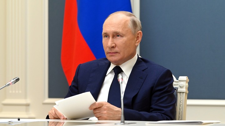 По следам расстрела школьников в Казани: Силовики держали отчёт перед Путиным