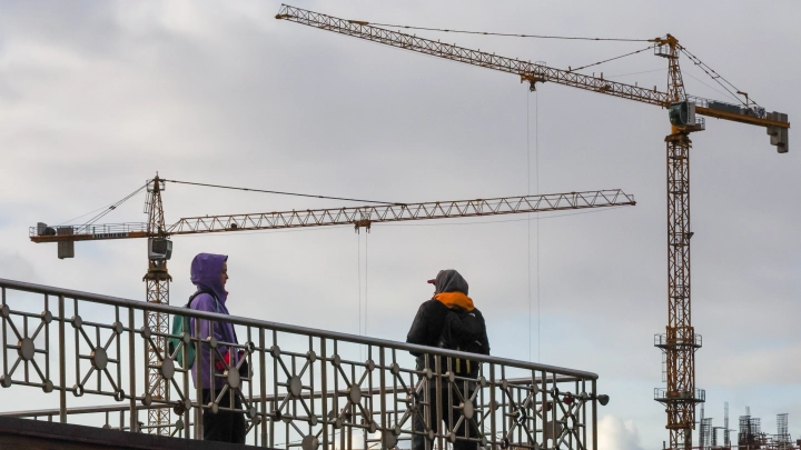 Работать до 100 лет: экономист дал мрачный совет по покупке жилья