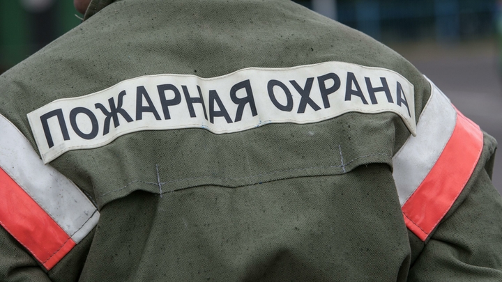 В Екатеринбурге загорелась квартира на Ярославской улице