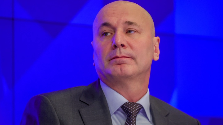 Рособрнадзор запретил родителям пугать детей работой дворника перед ЕГЭ