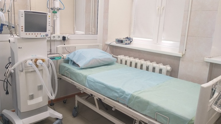 В больницы Челябинской области поместили 120 детей, больных ковидом.