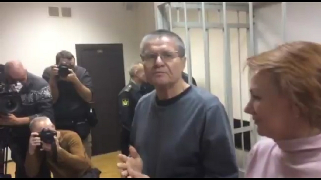 Показания Сечина вынудили адвокатов Улюкаева срочно менять свою позицию по делу Показания Сечина вынудили адвокатов Улюкаева срочно менять свою позицию по делу