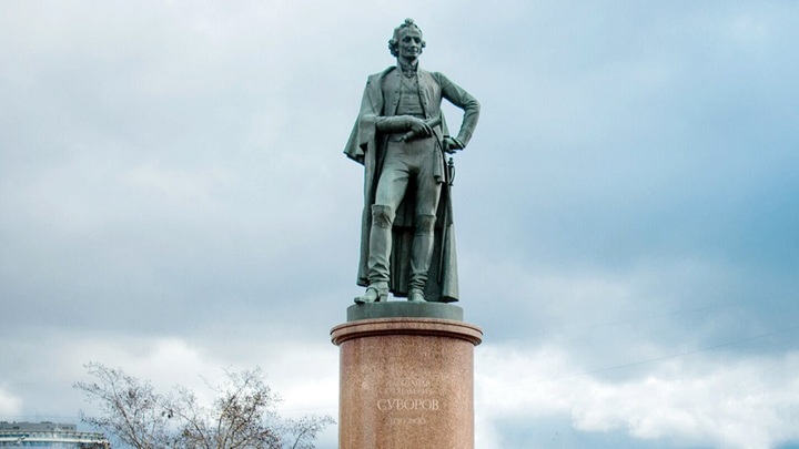 В Одессе осквернили памятник Суворову