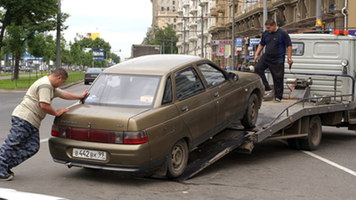 Угнать за 60 секунд: житель Читы вызвал эвакуатор и украл чужой автомобиль