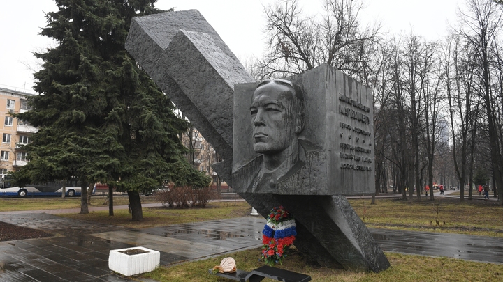 Показали себя как безмозглые артисты: Депутат назвал шутку о Карбышеве выходкой пигалиц