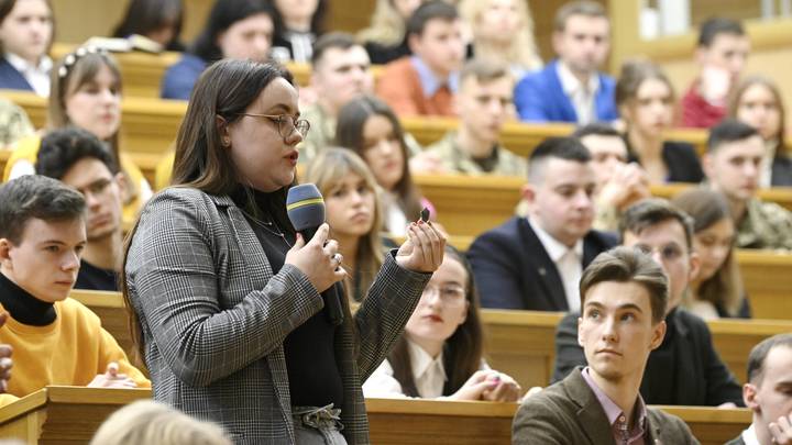 Арестович назвал студентов Украины сборищем трусов после отмены его лекций