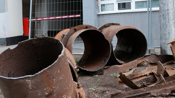 Житель Коврова вывез из заброшенного дома полтонны чугунных труб