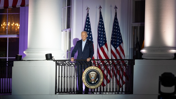 Ельцин одобряет: Байден стал мемом после выхода из предвыборной гонки