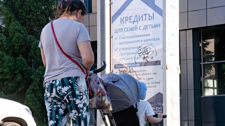 Психотерапевтка Саморукова снова в центре скандала: швырнула ребёнка в коляску и дала пощёчину