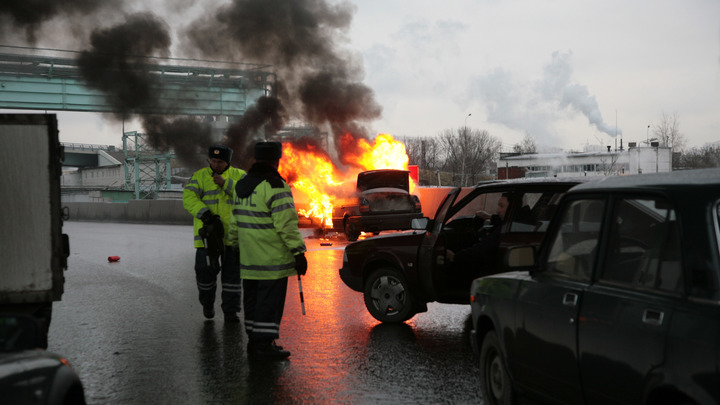 BMW бывшей участницы «Дома-2» сгорел в Москве