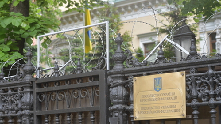Сотрудников консульства Украины вывозят из Новосибирска