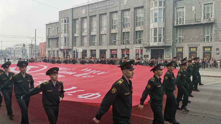 В Новосибирске прошёл парад в честь 78-й годовщины Победы в Великой Отечественной войне