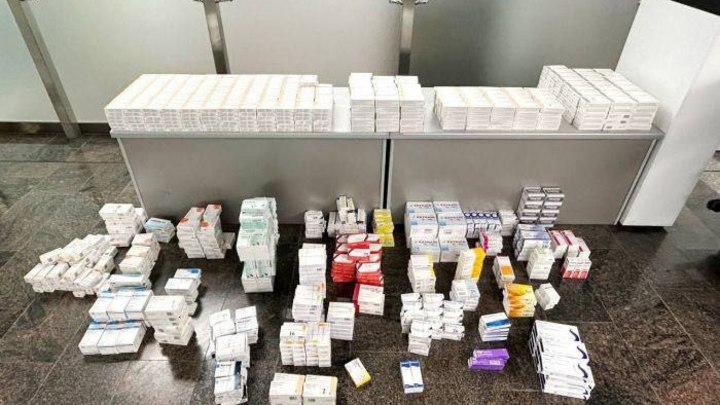 2 пассажира попытались ввезти в Сочи 48 кг турецких лекарств