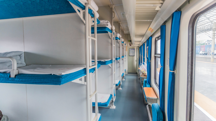 Дикие истории из поездов, которые нарочно не придумаешь. Попутчик заявил: Подвинься, я здесь лягу