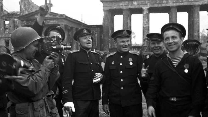 Секретный приказ: Почему маршал Жуков запретил военным общаться с американцами