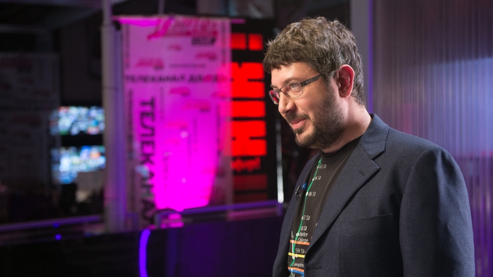 Русский - смехотворный, учите английский: Лебедев сделал громкое заявление на грани