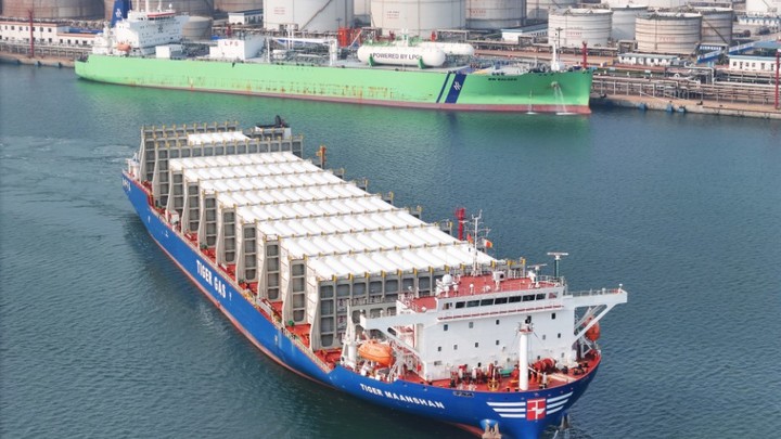 Еврокомиссия начала что-то подозревать: ЕС на десятилетия впал в зависимость от американского СПГ