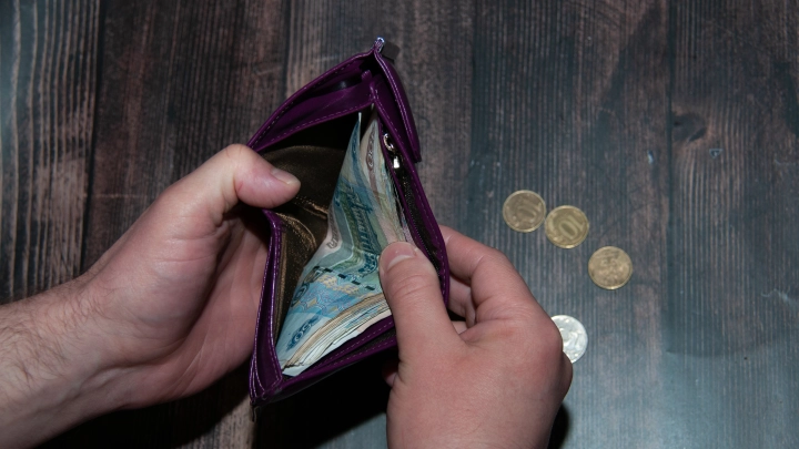 Есть одна хорошая новость и две плохие: В России резко вырастут зарплаты. Но вот за счёт чего