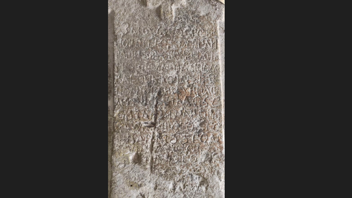 Уцелевшую плиту с могилы первого атамана Сидора Белого везут с днепровского правобережья в Краснодар