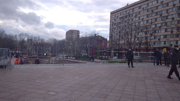Пока только тиктоки снимают: Акция в поддержку Навального обернулась кривляньями на камеру
