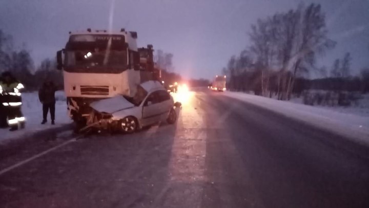 Пошёл на обгон: Два человека погибли в ДТП в Новосибирской области