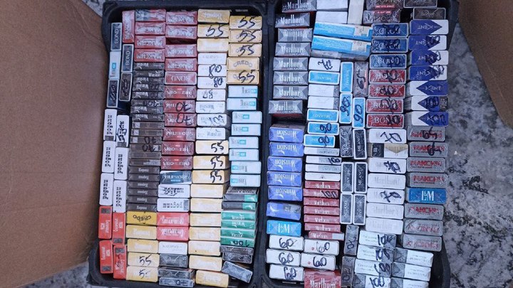 В Челябинске в грузовике уличного торговца нашли 13 тысяч пачек контрафактных сигарет