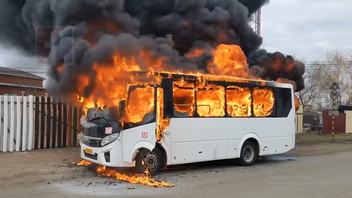 В Краснодаре дотла сгорел автобус городского маршрута №48